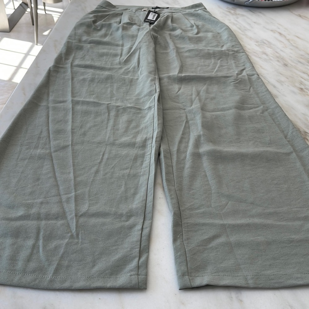 Nasty Gal mint color wide leg pant sz 8 brand new
